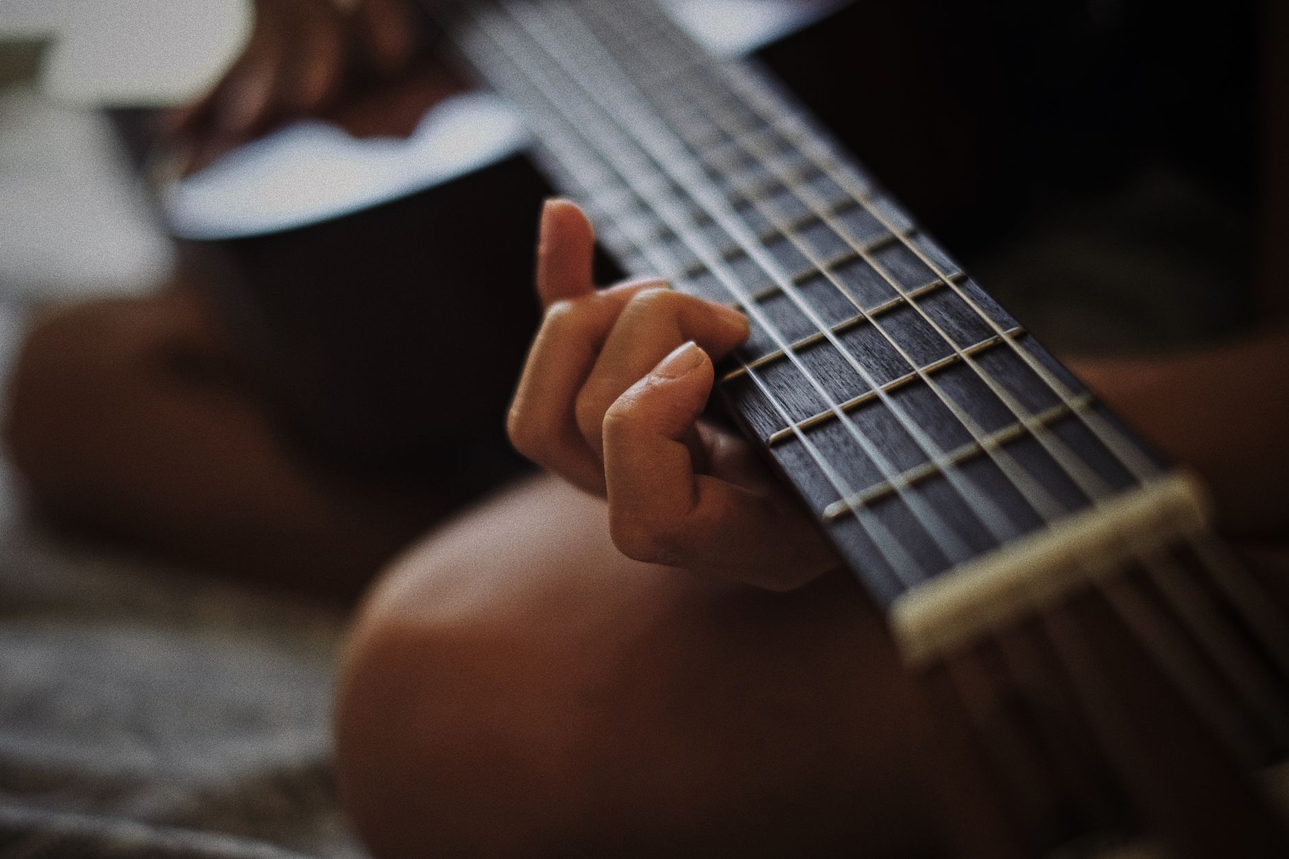 Chord sayang 2 lengkap dengan akor gitar, diagram jari, dan lirik untuk memudahkan belajar memainkan lagu.