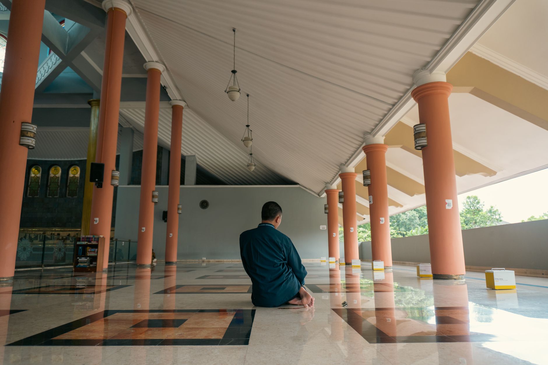 Niat sholat Idul Fitri lengkap dengan bacaan niat dan doa untuk merayakan hari raya.